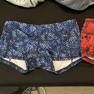 TWO low rise Contour FLEO shorts